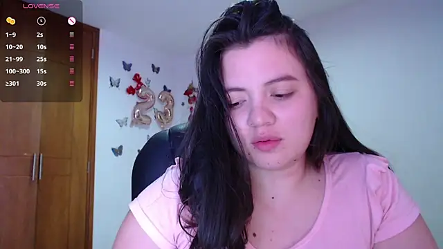 Snapshot of Sarahros1 chatting on December 13, 6:00 am Sarahros1 online show from December 13, 6:00 am