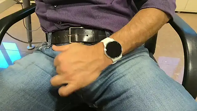 Snapshot of alessandroman2114 chatting on October 8, 4:37 pm alessandroman2114 online show from October 8, 4:37 pm