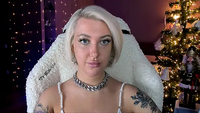 Snapshot of tykioty_Miley chatting on December 21, 12:27 pm tykioty Miley online show from December 21, 12:27 pm