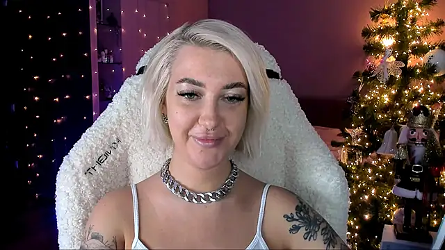 Snapshot of tykioty_Miley chatting on December 29, 5:54 pm tykioty Miley online show from December 29, 5:54 pm