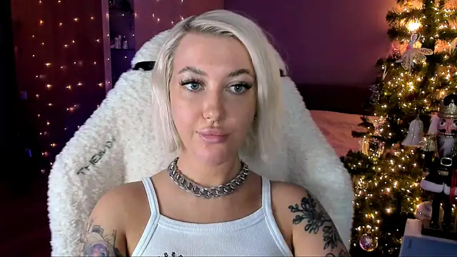 Snapshot of tykioty_Miley chatting on January 8, 4:54 pm tykioty Miley online show from January 8, 4:54 pm