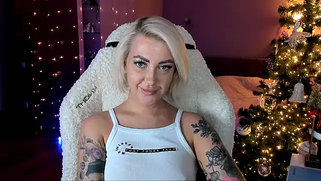 Snapshot of tykioty_Miley chatting on January 10, 3:16 pm tykioty Miley online show from January 10, 3:16 pm