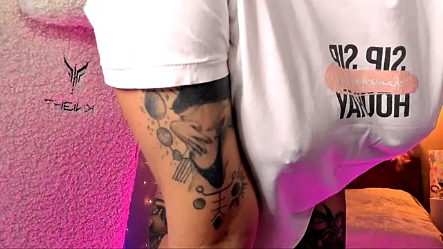 Snapshot of tykioty_Miley chatting on January 17, 6:23 pm tykioty Miley online show from January 17, 6:23 pm