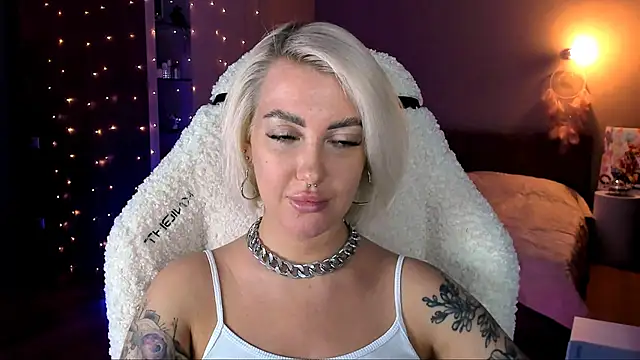 Snapshot of tykioty_Miley chatting on January 18, 3:16 pm tykioty Miley online show from January 18, 3:16 pm