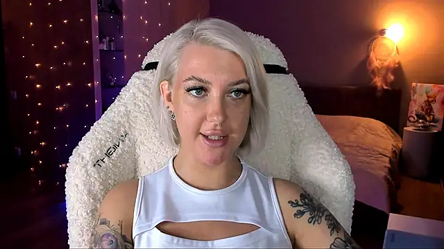 Snapshot of tykioty_Miley chatting on January 28, 6:49 pm tykioty Miley online show from January 28, 6:49 pm