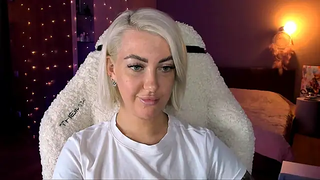 Snapshot of tykioty_Miley chatting on February 6, 3:41 pm tykioty Miley online show from February 6, 3:41 pm