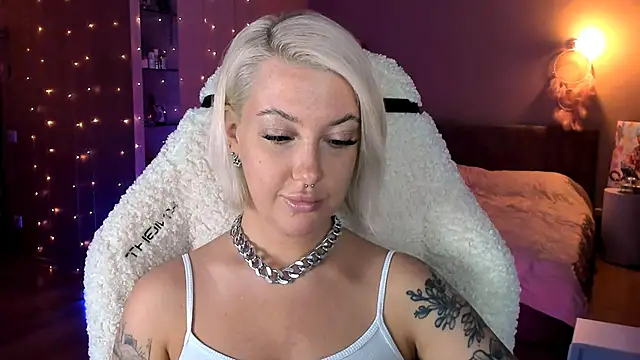 Snapshot of tykioty_Miley chatting on February 11, 4:02 pm tykioty Miley online show from February 11, 4:02 pm