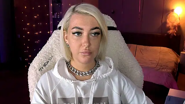 Snapshot of tykioty_Miley chatting on February 23, 2:25 pm tykioty Miley online show from February 23, 2:25 pm