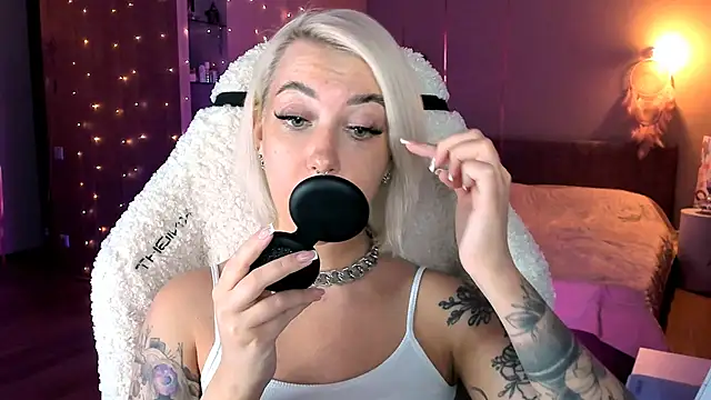 Snapshot of tykioty_Miley chatting on February 26, 5:39 pm tykioty Miley online show from February 26, 5:39 pm