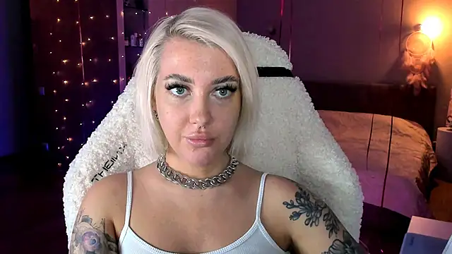 Snapshot of tykioty_Miley chatting on February 28, 3:59 pm tykioty Miley online show from February 28, 3:59 pm