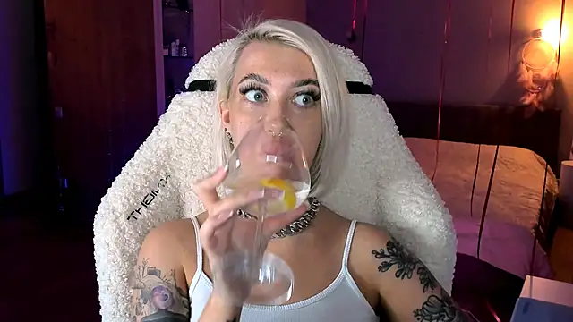 Snapshot of tykioty_Miley chatting on March 1, 6:21 pm tykioty Miley online show from March 1, 6:21 pm