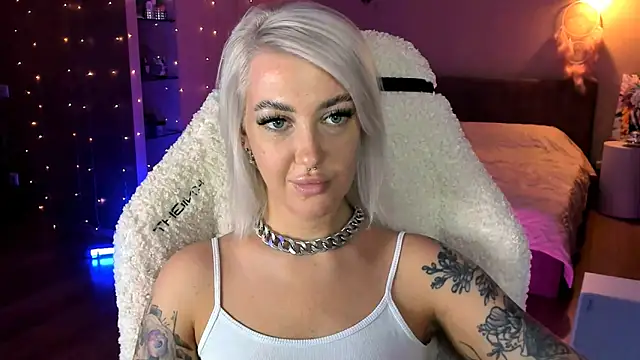 Snapshot of tykioty_Miley chatting on October 31, 1:12 pm tykioty Miley online show from October 31, 1:12 pm