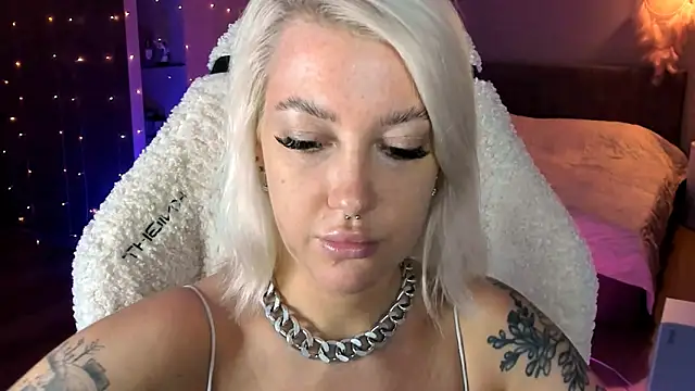 Snapshot of tykioty_Miley chatting on November 21, 1:32 pm tykioty Miley online show from November 21, 1:32 pm