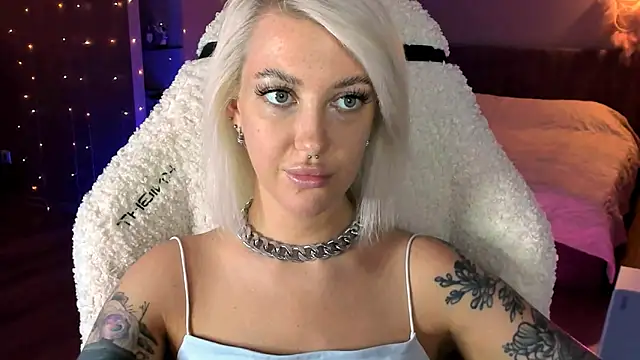 Snapshot of tykioty_Miley chatting on November 27, 12:18 pm tykioty Miley online show from November 27, 12:18 pm