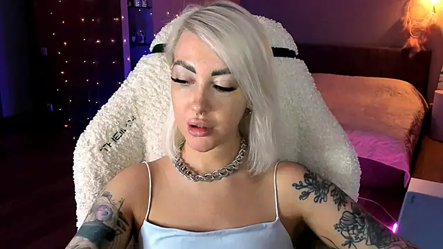 Snapshot of tykioty_Miley chatting on December 3, 3:21 pm tykioty Miley online show from December 3, 3:21 pm