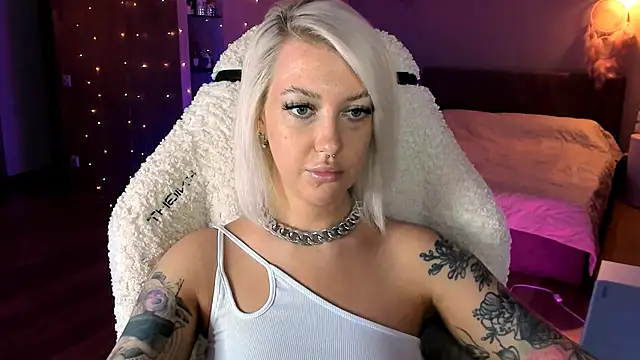 Snapshot of tykioty_Miley chatting on December 5, 12:25 pm tykioty Miley online show from December 5, 12:25 pm