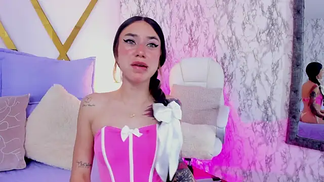 Athziry  online show from January 4, 9:20 pm