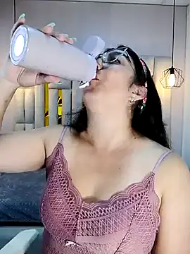 Snapshot of Karla_hernandez_ chatting on February 12, 2:10 pm Karla hernandez online show from February 12, 2:10 pm