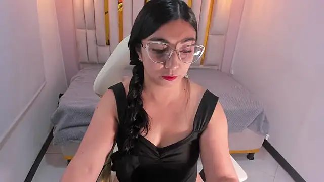 Snapshot of Karla_hernandez_ chatting on February 13, 11:06 am Karla hernandez online show from February 13, 11:06 am