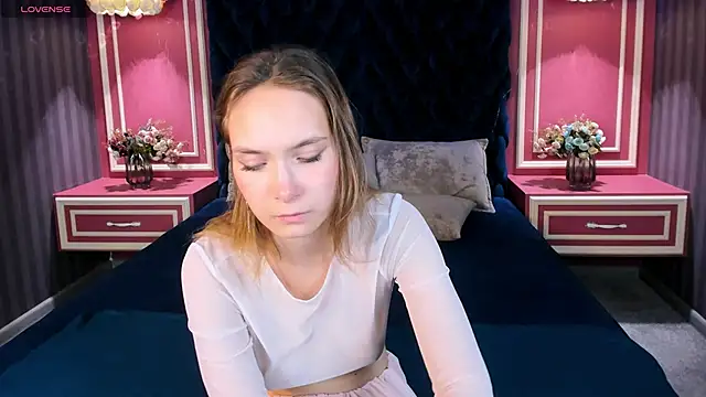 Snapshot of LinaVolberg chatting on October 2, 6:09 am LinaVolberg online show from October 2, 6:09 am