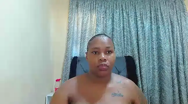 Snapshot of curvycloe1 chatting on January 19, 5:15 am curvycloe1 online show from January 19, 5:15 am