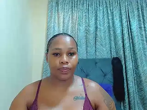 Snapshot of curvycloe1 chatting on January 28, 4:29 am curvycloe1 online show from January 28, 4:29 am