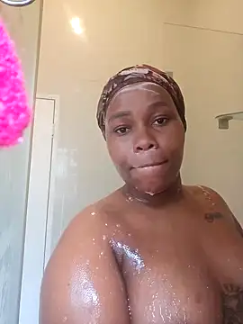 Snapshot of curvycloe1 chatting on February 20, 9:00 am curvycloe1 online show from February 20, 9:00 am