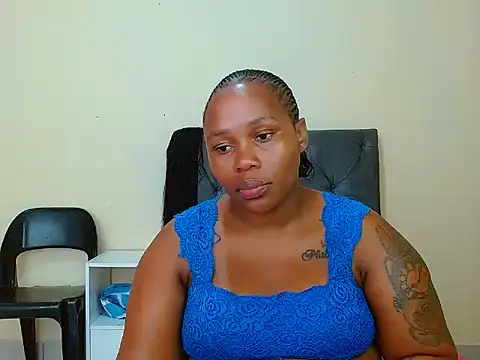 Snapshot of curvycloe1 chatting on March 10, 8:59 am curvycloe1 online show from March 10, 8:59 am