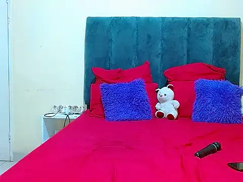 Snapshot of curvycloe1 chatting on October 13, 3:56 pm curvycloe1 online show from October 13, 3:56 pm