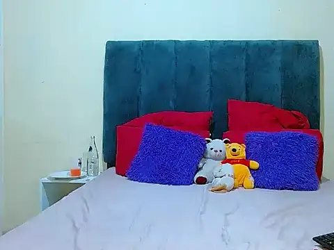 Snapshot of curvycloe1 chatting on October 18, 4:30 pm curvycloe1 online show from October 18, 4:30 pm