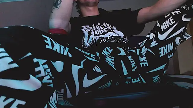 deividcloud36 online show from April 18, 2:26 am