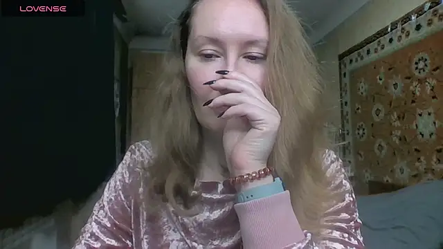 Snapshot of AnnaXLovers chatting on December 14, 10:31 am AnnaXLovers online show from December 14, 10:31 am