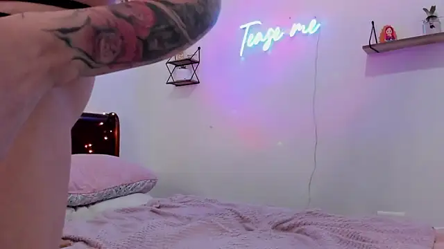 Snapshot of Manuela_monroe chatting on December 3, 9:57 pm Manuela monroe online show from December 3, 9:57 pm