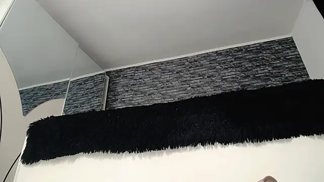 Snapshot of Krystal_Desire chatting on March 8, 8:46 pm Krystal Desire online show from March 8, 8:46 pm