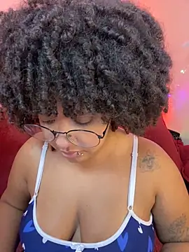 Snapshot of 99_Lilith chatting on February 13, 12:28 am 99 Lilith online show from February 13, 12:28 am