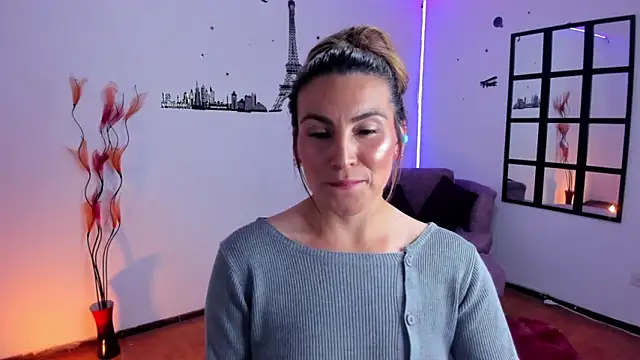 Snapshot of Elizabeth_taylor_b chatting on October 22, 11:26 pm Elizabeth taylor b online show from October 22, 11:26 pm