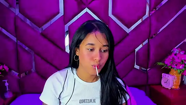 Snapshot of milly_print chatting on November 29, 2:14 am milly print online show from November 29, 2:14 am