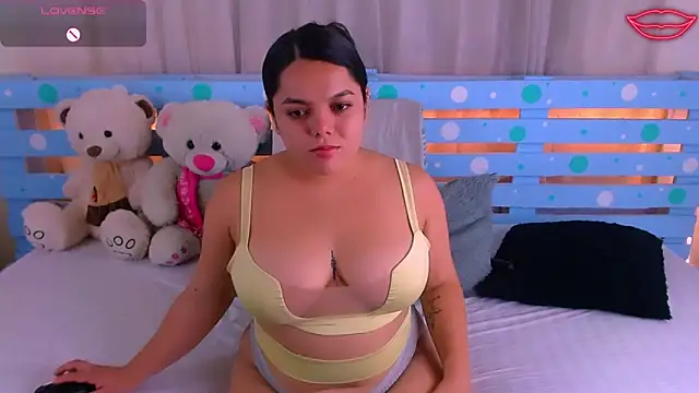 Snapshot of Sara-04 chatting on January 19, 10:39 pm Sara-04 online show from January 19, 10:39 pm