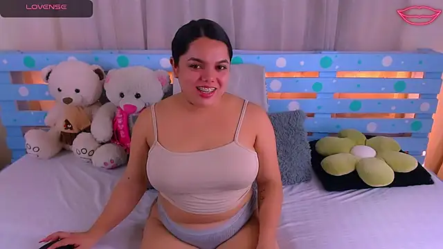 Snapshot of Sara-04 chatting on February 2, 2:38 am Sara-04 online show from February 2, 2:38 am