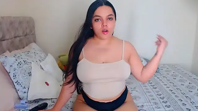 Snapshot of Sara-04 chatting on October 7, 11:24 pm Sara-04 online show from October 7, 11:24 pm