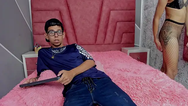 Derek and Skarlet online show from February 16, 3:05 pm