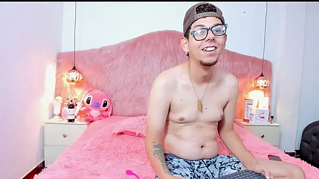 Derek and Skarlet online show from November 17, 3:51 pm