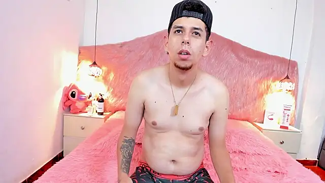 Derek and Skarlet online show from February 18, 9:49 am