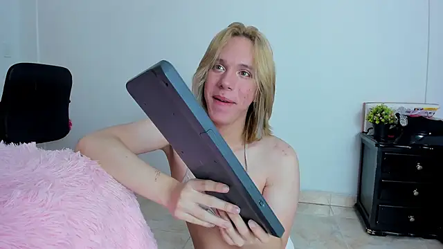  Little angel69 online show from December 18, 5:21 pm