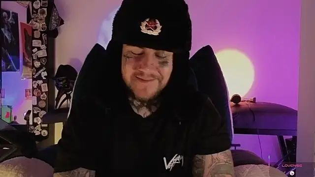 Snapshot of Ash_gusbig chatting on November 29, 4:37 am Ash gusbig online show from November 29, 4:37 am