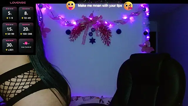 Snapshot of carolinemiller7 chatting on December 21, 7:13 am carolinemiller7 online show from December 21, 7:13 am