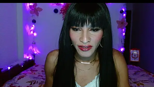 Snapshot of carolinemiller7 chatting on December 25, 8:40 am carolinemiller7 online show from December 25, 8:40 am