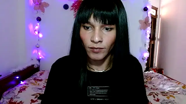 Snapshot of carolinemiller7 chatting on December 29, 9:41 pm carolinemiller7 online show from December 29, 9:41 pm