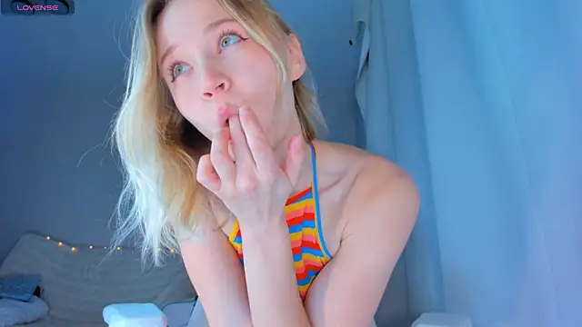 Snapshot of JennyWoody chatting on November 23, 2:33 am JennyWoody online show from November 23, 2:33 am