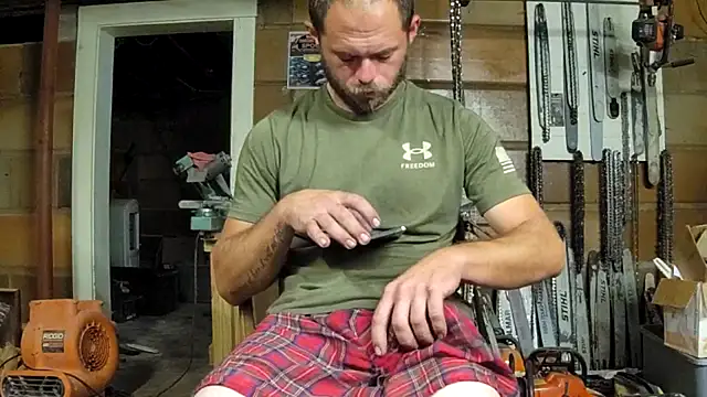 Snapshot of Bigoleslong98765 chatting on September 25, 7:01 am Bigoleslong98765 online show from September 25, 7:01 am